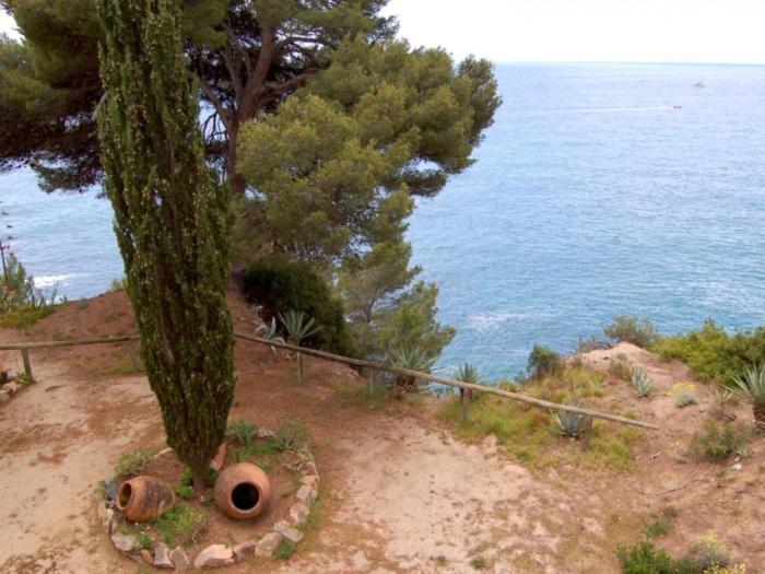 Front De Mer